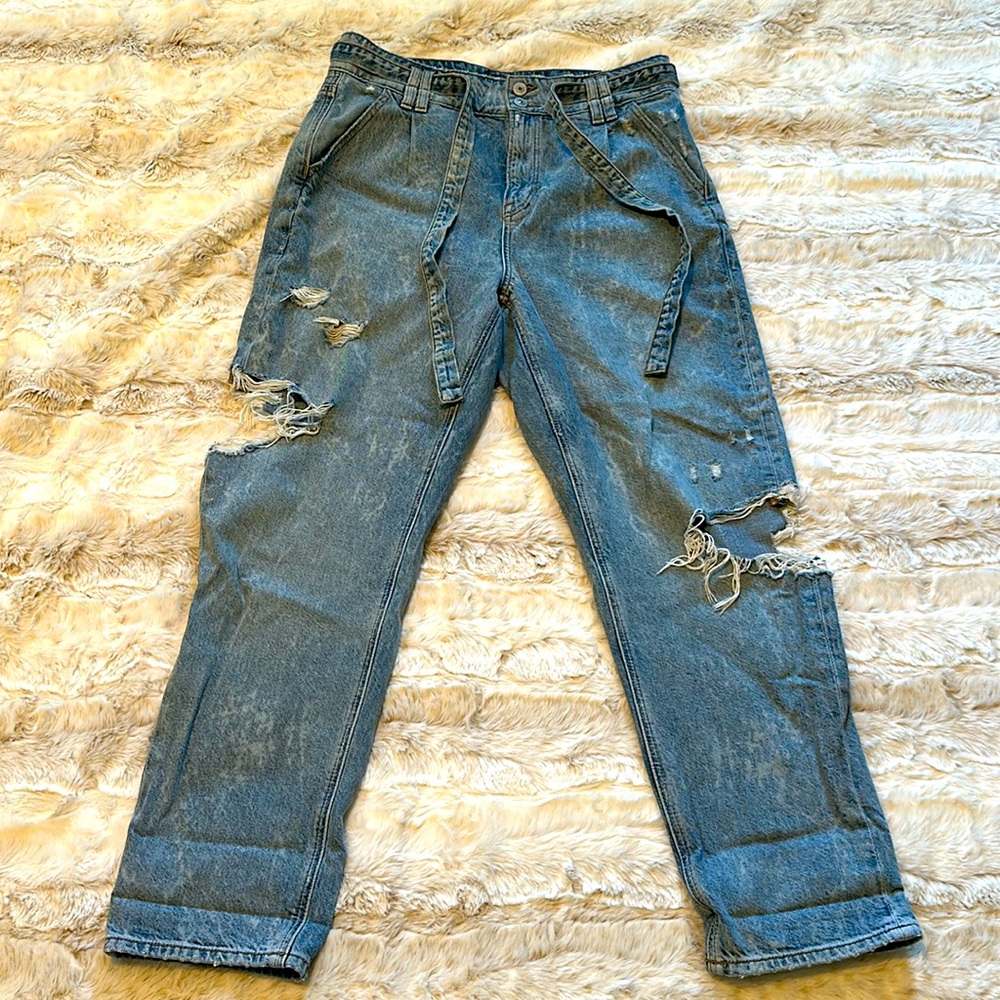 High rise distressed mom jean